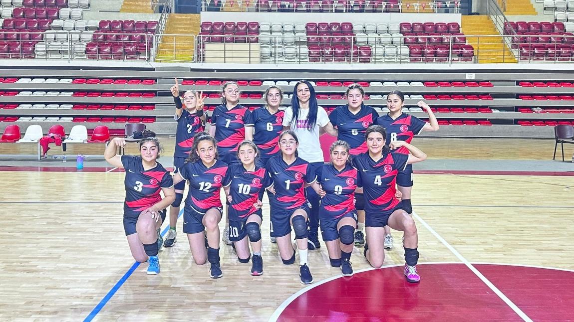 Yıldız Kız Voleybol Takımımız Sivas Şampiyonu